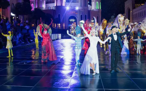 The Land of Legends Nachtshow & Shopping