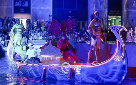 The Land of Legends Nachtshow & Shopping