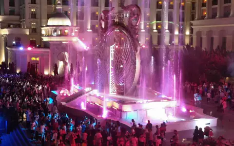 The Land of Legends Nachtshow & Shopping