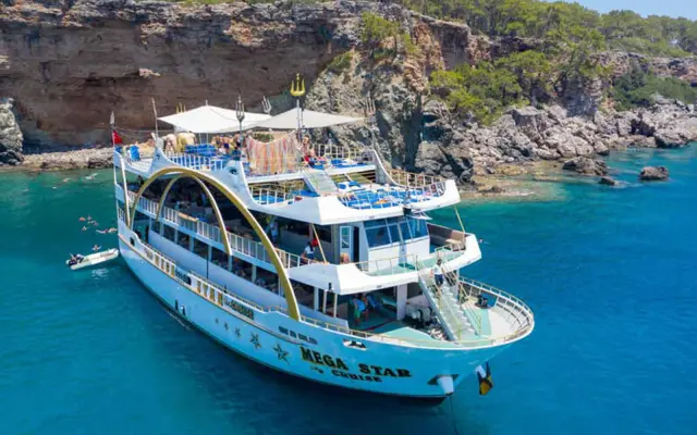 Mega Star Yacht Tour