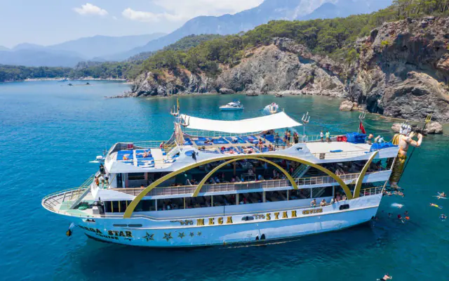 Mega Star Yacht Tour