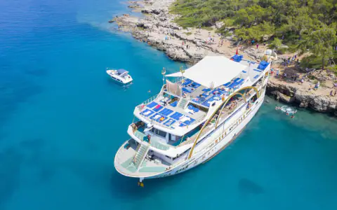 Mega Star Yacht Tour - 3