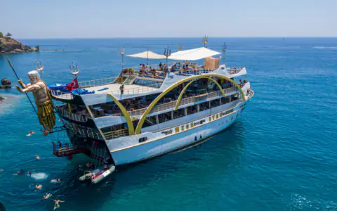 Mega Star Yacht Tour - 4