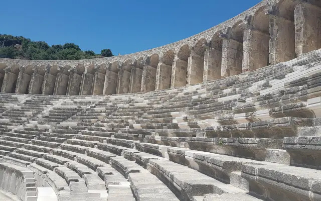 Výlet: Perge, divadlo Aspendos a vodopád Kurşunlu