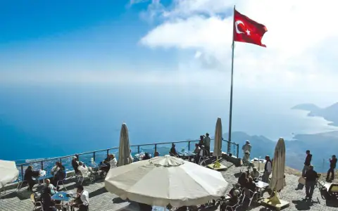 Lanovka na horu Tahtalı (Olympos Teleferik)